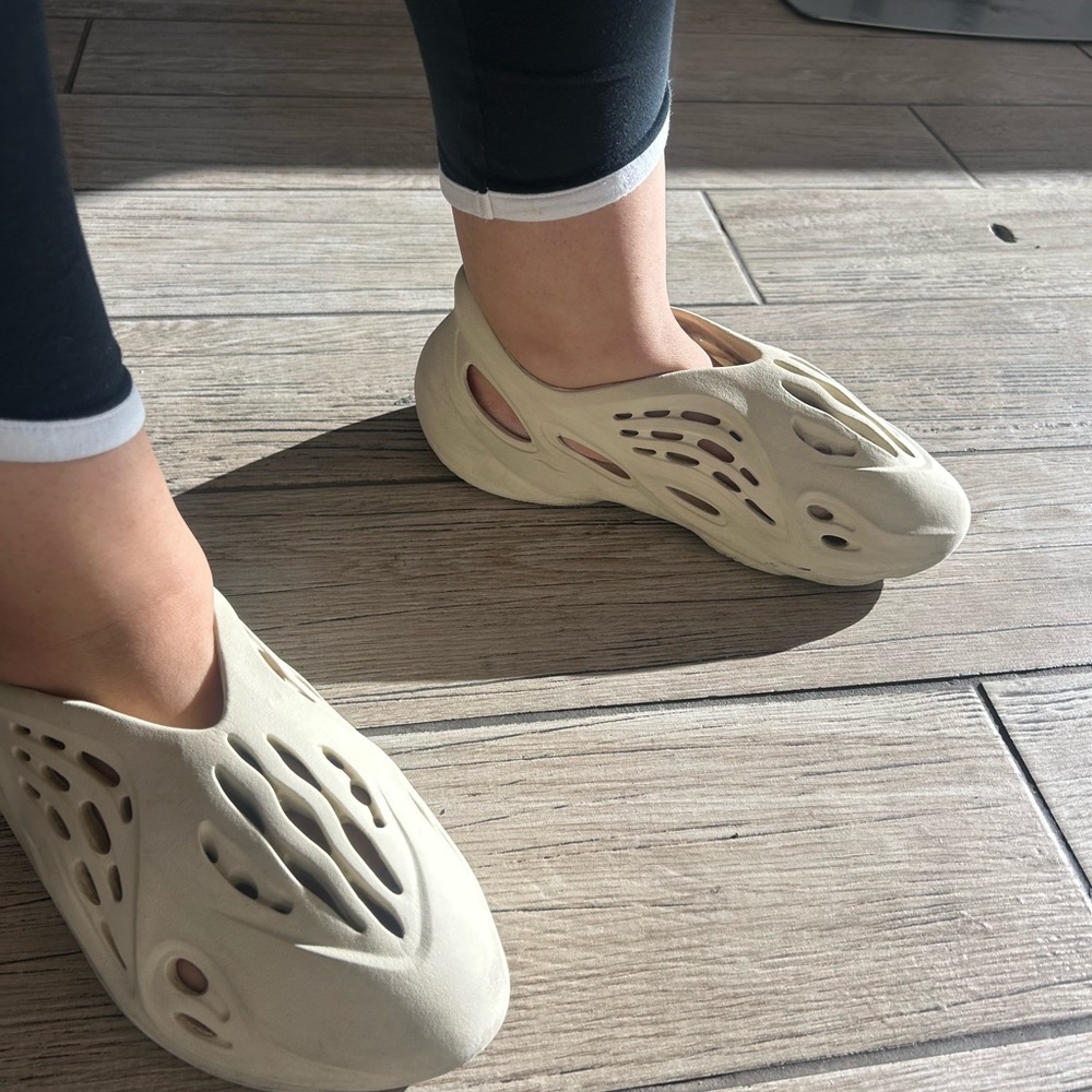 *USED* Yeezy Foam Runners - Picture 2 of 2